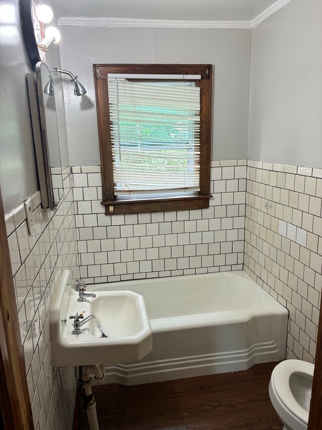 Photo - 105 N Hatton Ave