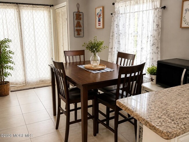 Photo - 162 Seabreeze Way