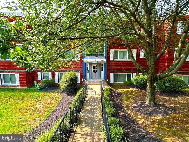 Building Photo - 3829 Hamilton St Unit E-301