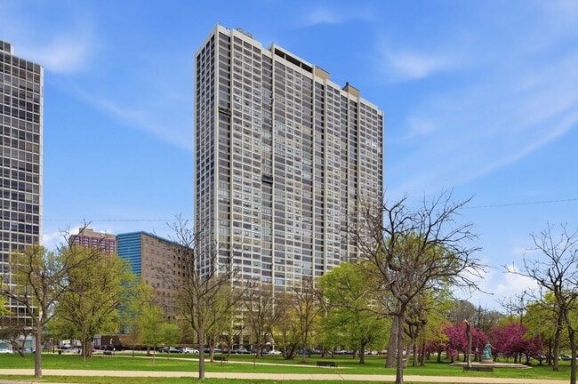 Building Photo - 2800 N Lake Shore Dr Unit 715