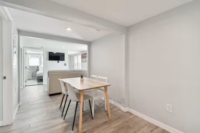 Photo - 501 Woodward St Unit 2
