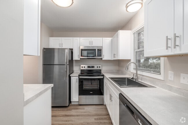 2 habitaciones, 1,5 baños - 1088 pies cuadrados - Cocina - The Meadows at Ithaca Townhomes