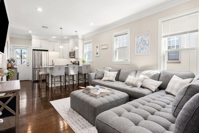 Photo - Amazing 3br/2ba with off-street parking in...