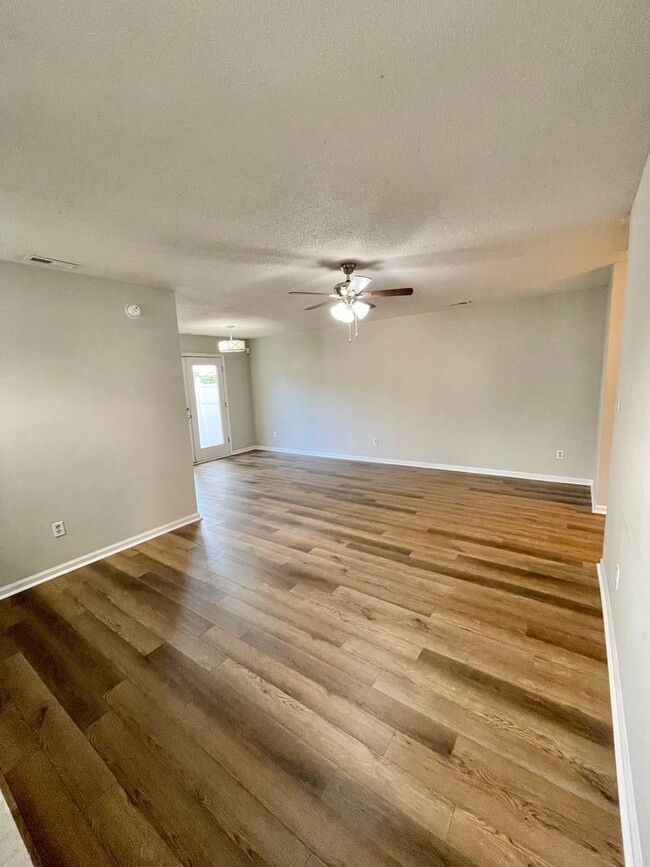 to Acorn Forest! Townhome Townhome Rental in Jacksonville NC