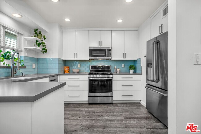 Photo - 14238 Dickens St Unit 4