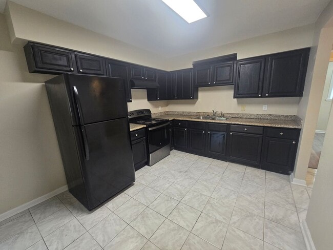 Photo - Single Family Home 6 Bedroom 2 Baths