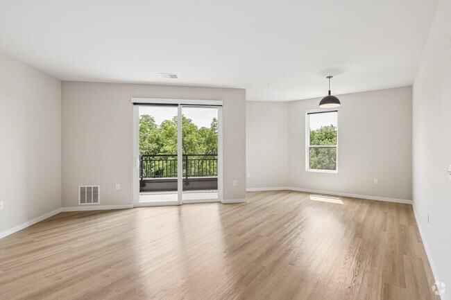 Niagara 2BR, 2BA - 1,176SF - Living Room