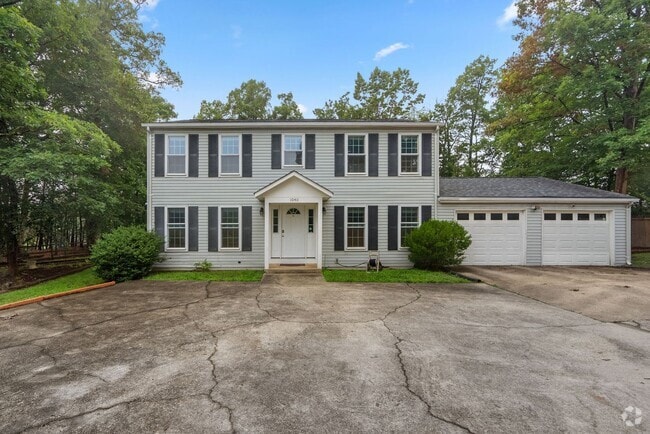 Building Photo - 4 Bedroom, 2.5 Bath Single Family Home in ...
