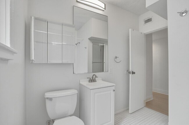 3218 W Santiago St Unit 2