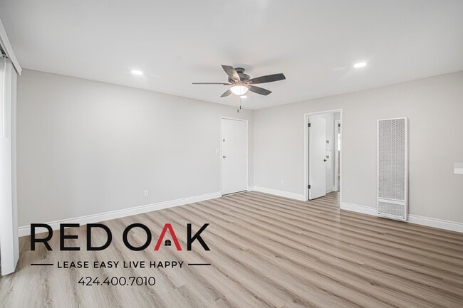 Building Photo - 821 N Wilcox Ave Unit 127