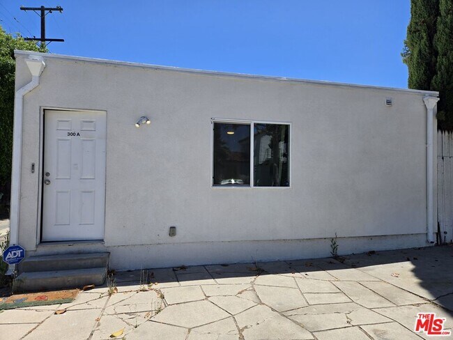 Photo - 300 S La Peer Dr Unit A
