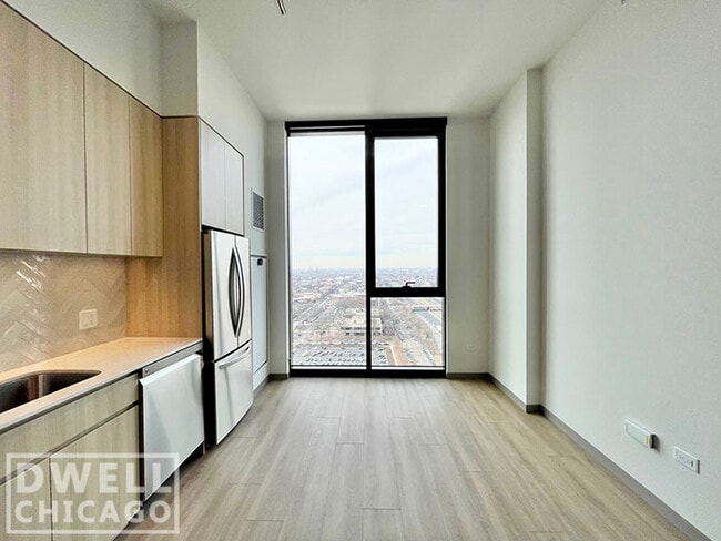 Photo - 503 S Damen Ave