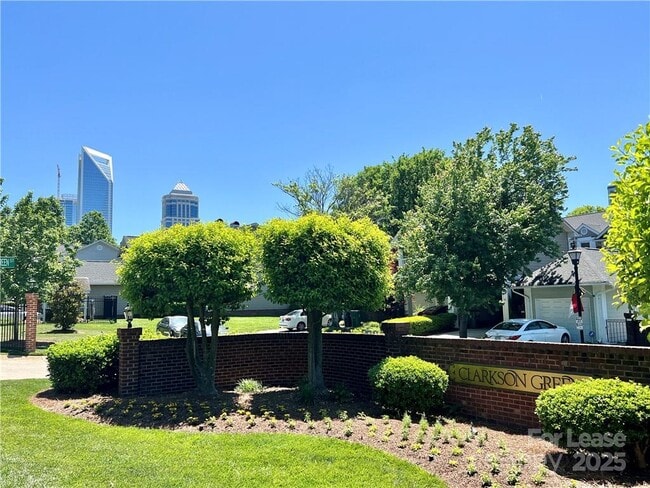 Photo - 414 Clarkson Green St