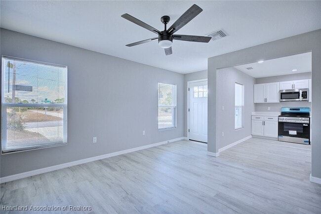 Photo - 295 Lincoln Rd NE