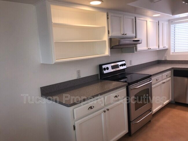 Photo - 2839 E Weymouth Cir