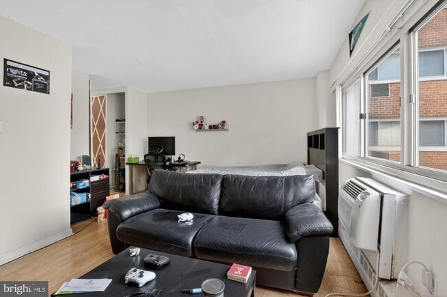 Photo - 2101 Chestnut St Unit 923