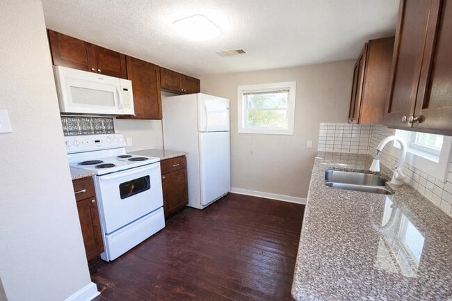 Building Photo - 5012 Avenue K Unit Rear 1