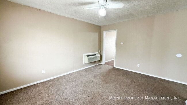 Photo - 310 E Lynn St