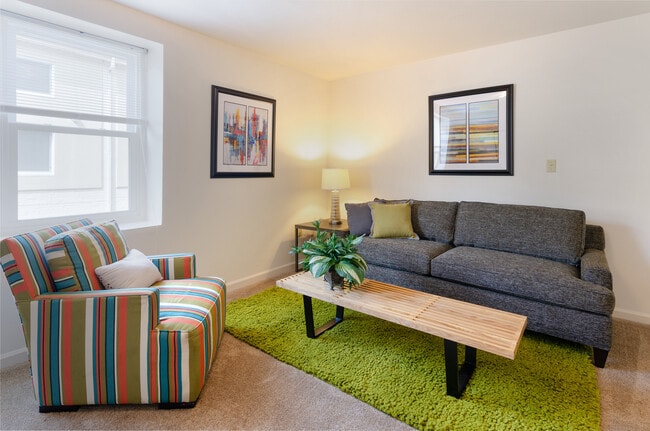 Scott's Run Apartments & Townhomes