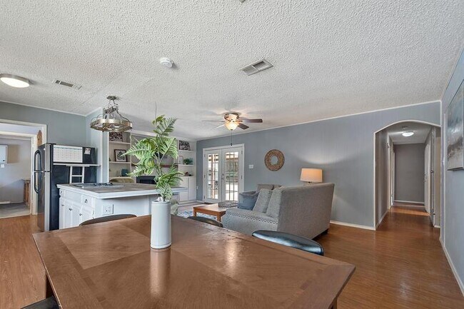 Photo - 1600 Cindy Ct