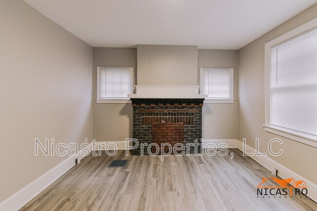 Photo - 2072 Indianola Ave