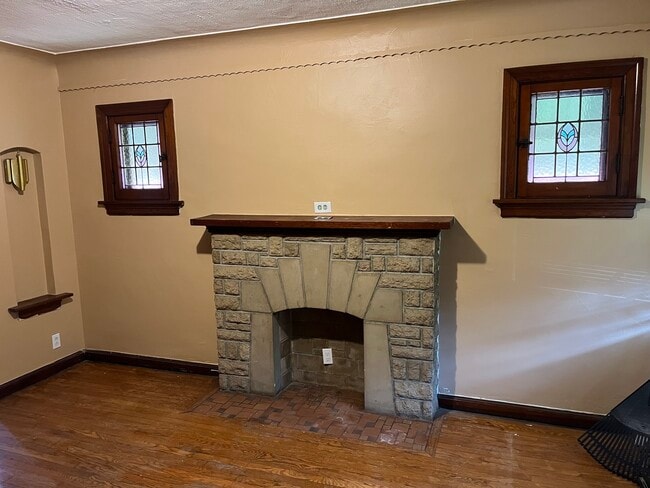 Sala de estar - 5919 Dressell Ave