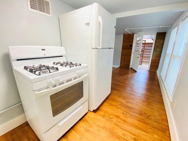 Photo - 2102 Brackenridge St Unidad B