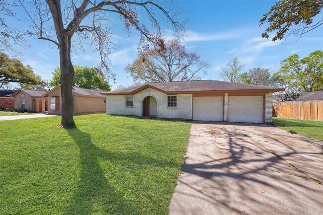 Building Photo - 5375 Little John Ln