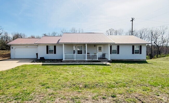 Building Photo - 4Bedroom,/2 Bath Home close to base