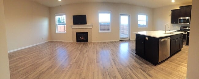 Photo - 2896 Northwest San Pedro Avenue