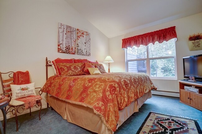 Photo - 192 Burgundy Cir
