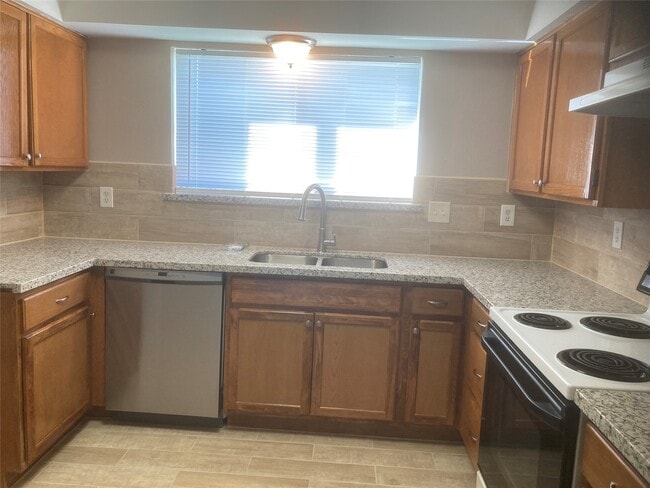 Photo - 303 Fair Oak Ct