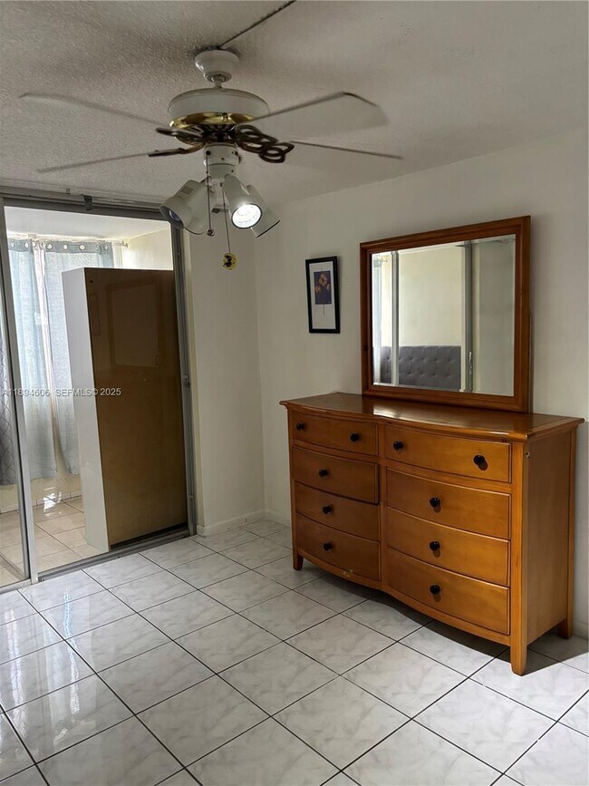 Photo - 211 NE 8th Ave Unidad 103