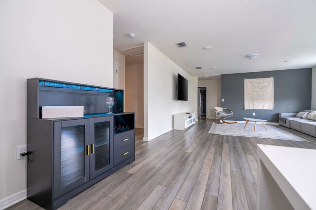 Building Photo - 3449 Lilac Wy Rental