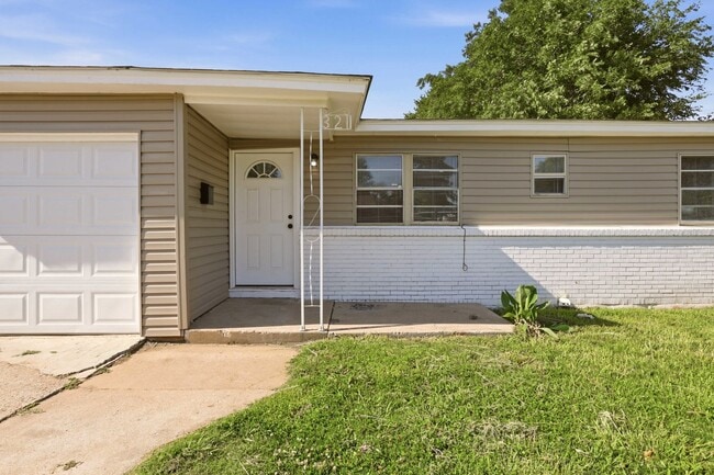 Photo - 321 SE 67th St