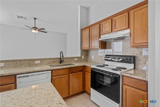 Photo - 111 Hackamore Ln