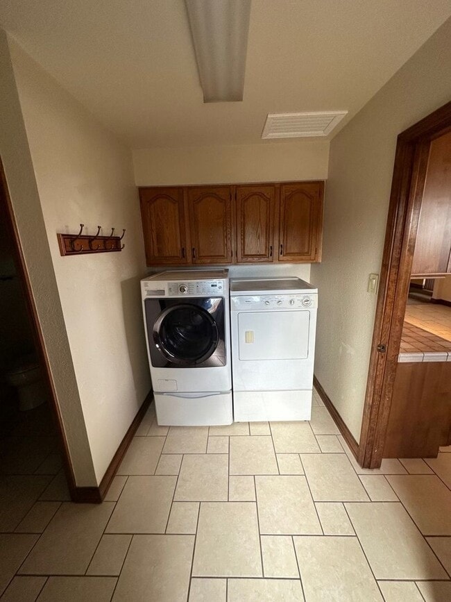 Photo - Beautiful 3 Bedroom, 3 Bathroom, Available...