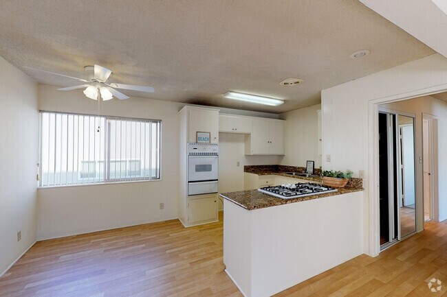 2HAB, 1BA - 887 ft² - Sea Breeze Beach Apartments