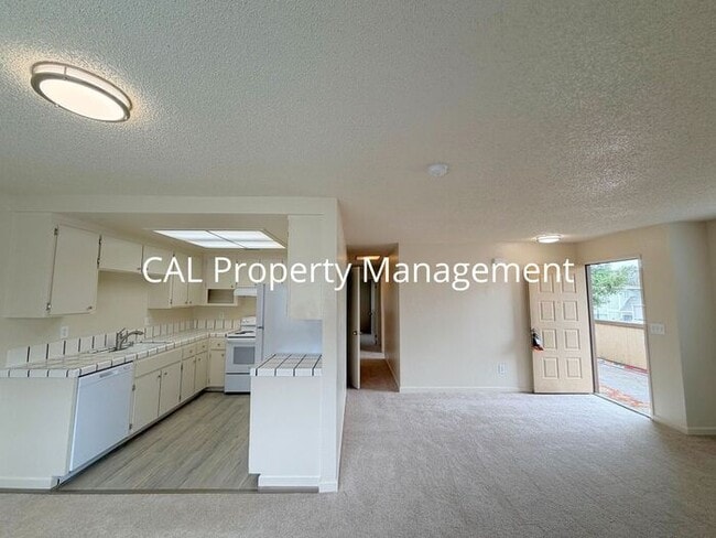 Building Photo - Condo for Rent in North Salinas!