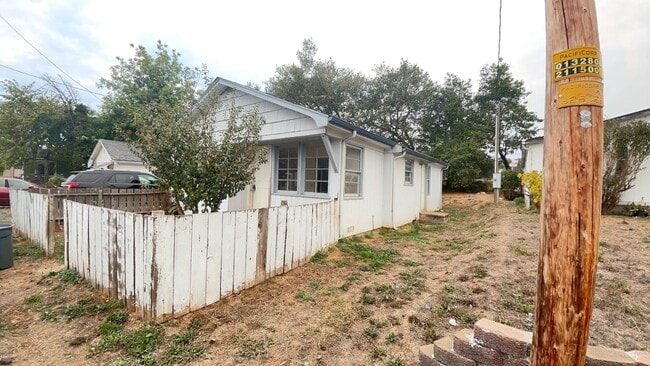 Building Photo - 577 NW T St Unit 577