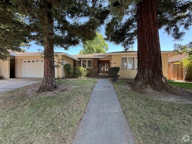 Building Photo - University Ave 3 Bedroom Rental