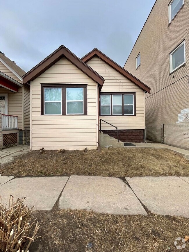 Building Photo - Charming 2-Bedroom Single Family Home with...