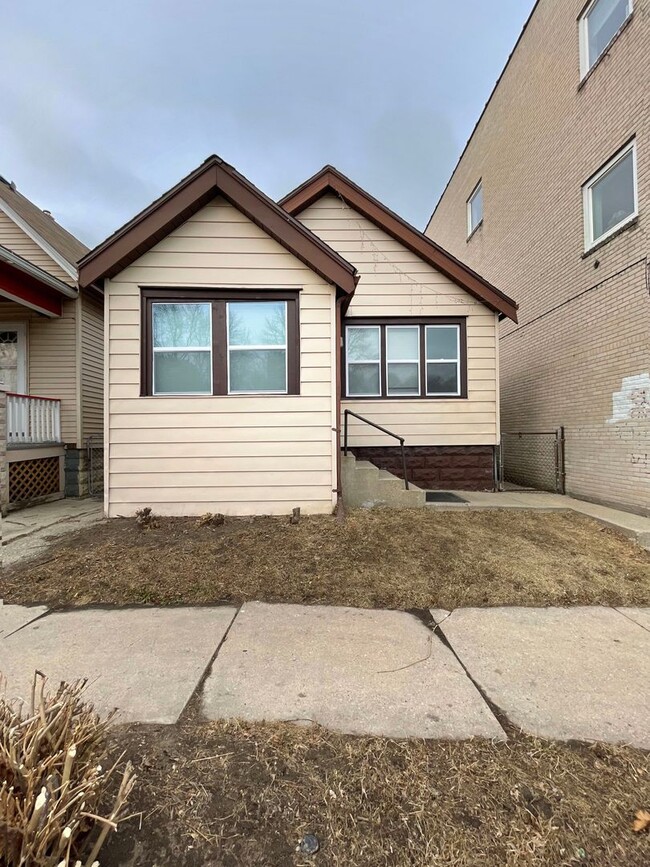 Charming 2-Bedroom Single Family Home with... - Charming 2-Bedroom Single Family Home with...