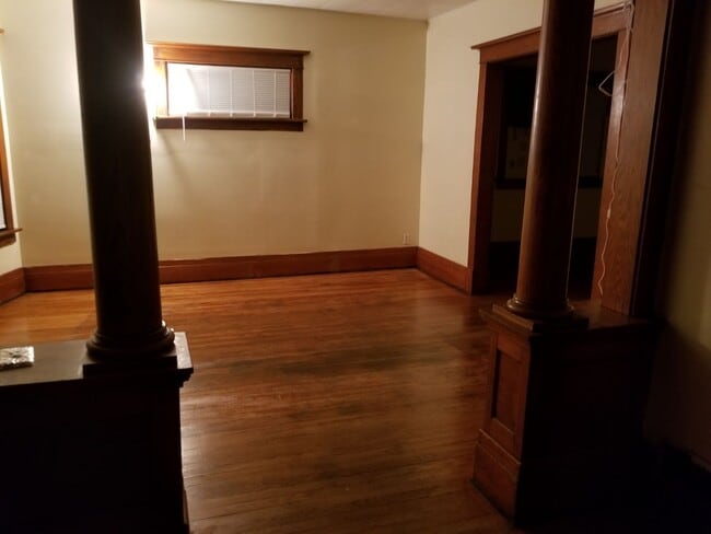 Photo - 720 W 9th St