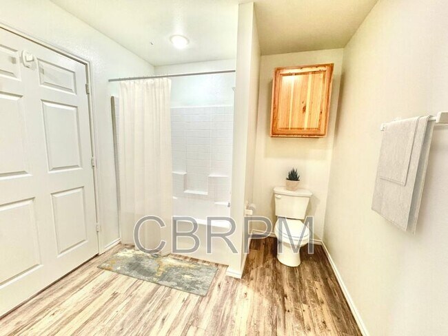 Photo - 2111 E Broadway