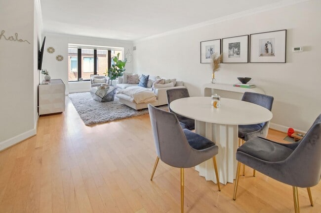 Photo - 1080 Wisconsin Ave NW