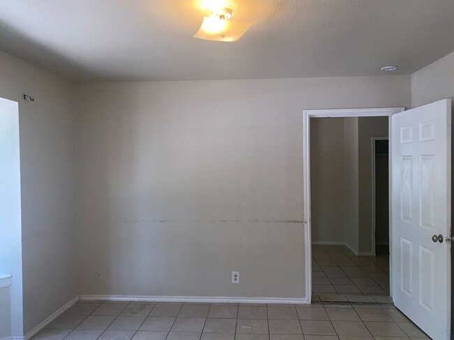 Photo - Near Downtown and PORT SA, BOEING CENTER T...