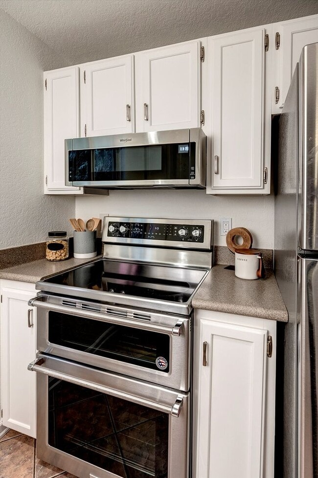 Photo - Updated 2 bed Downtown Redmond Condo w/Poo... Unit D19
