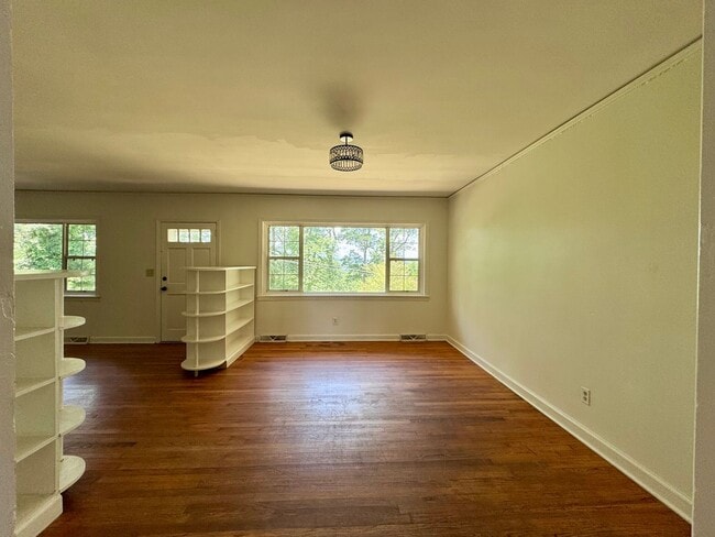 Photo - 114 Lookout Cir SW