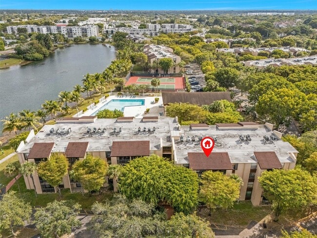 Building Photo - 14415 N Kendall Dr Unit 212G